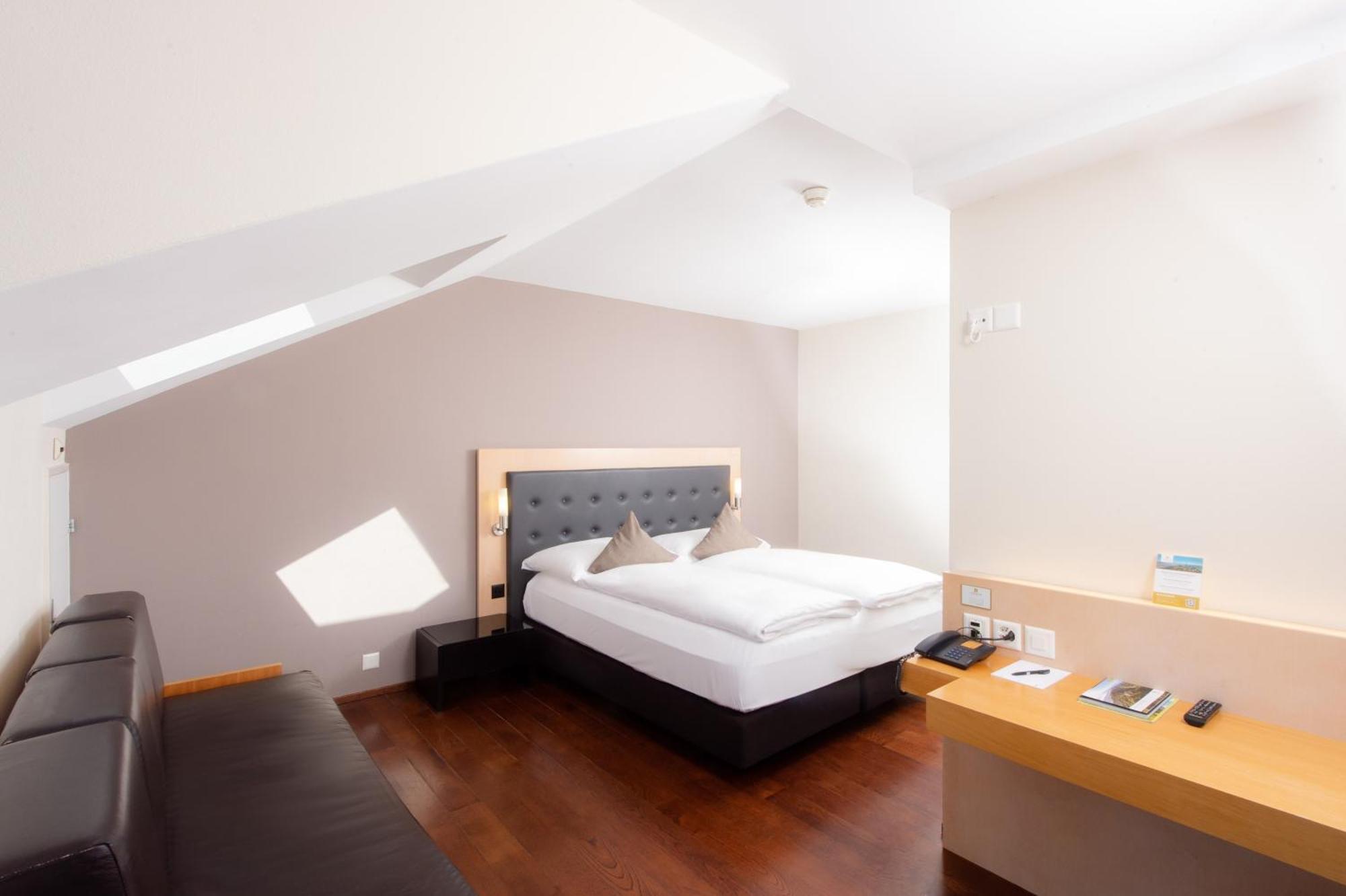 Hotel Uto Kulm Car-Free Hideaway In Zurich Bonstetten Rom bilde