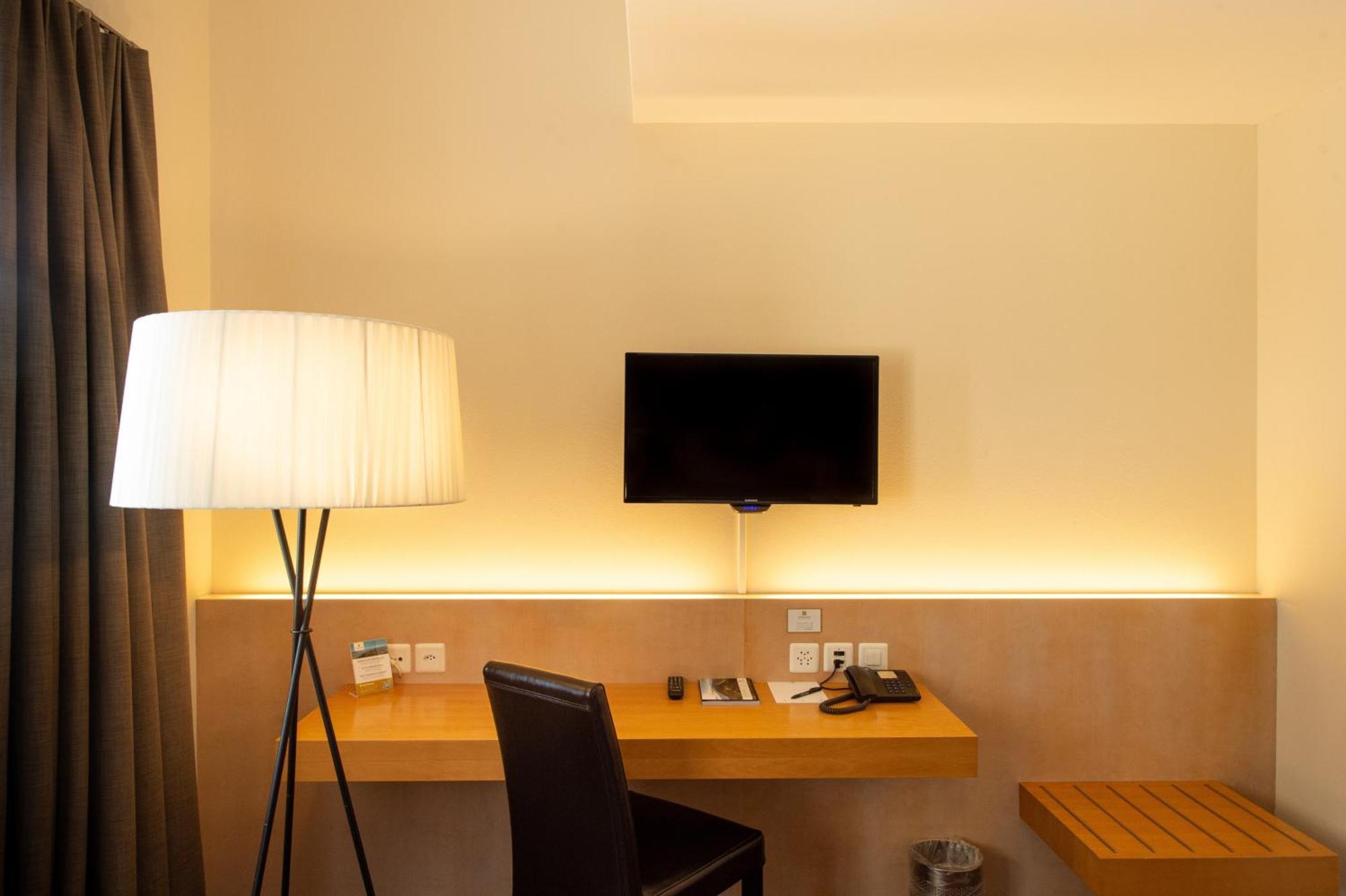 Hotel Uto Kulm Car-Free Hideaway In Zurich Bonstetten Rom bilde