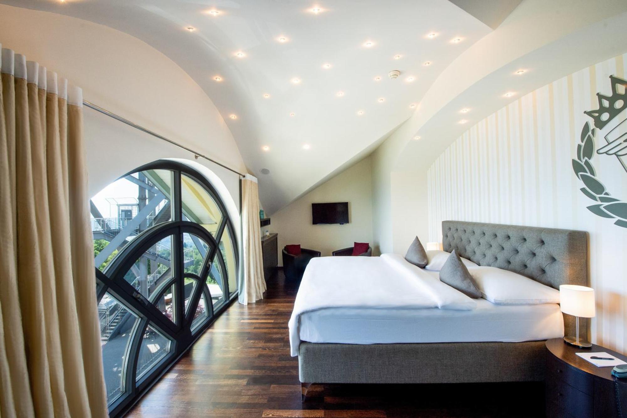 Hotel Uto Kulm Car-Free Hideaway In Zurich Bonstetten Rom bilde